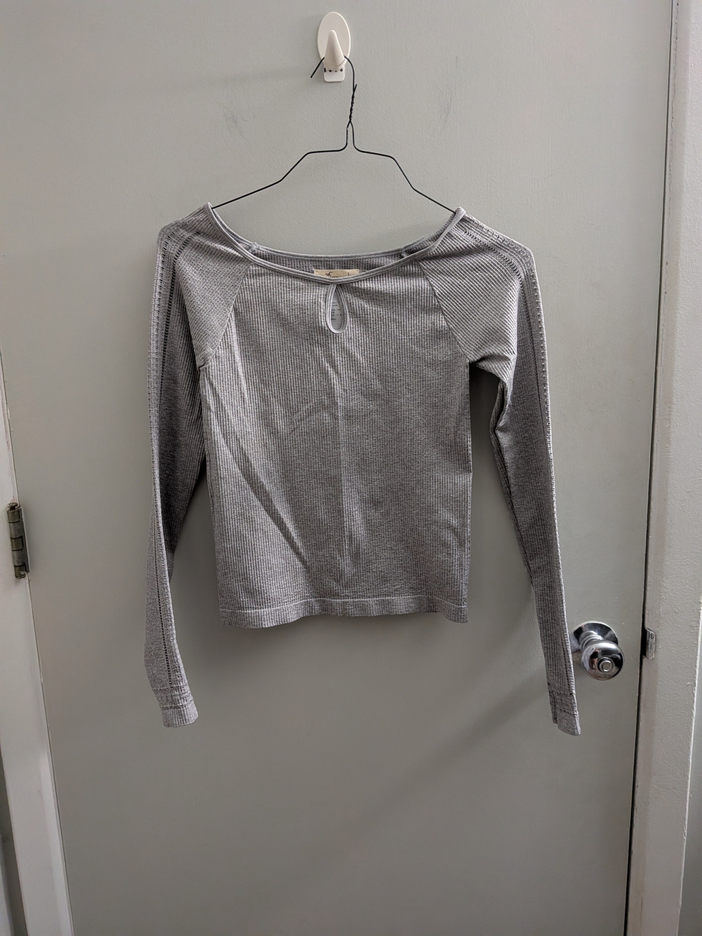 Hollister Large Gray Ribbed Long-Sleeve Scoop Neck Top W Cutout Details EUC Y2k